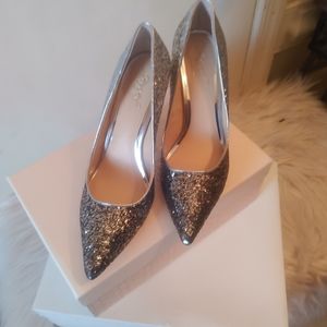 Jewel Bad gley Mischka Pumps